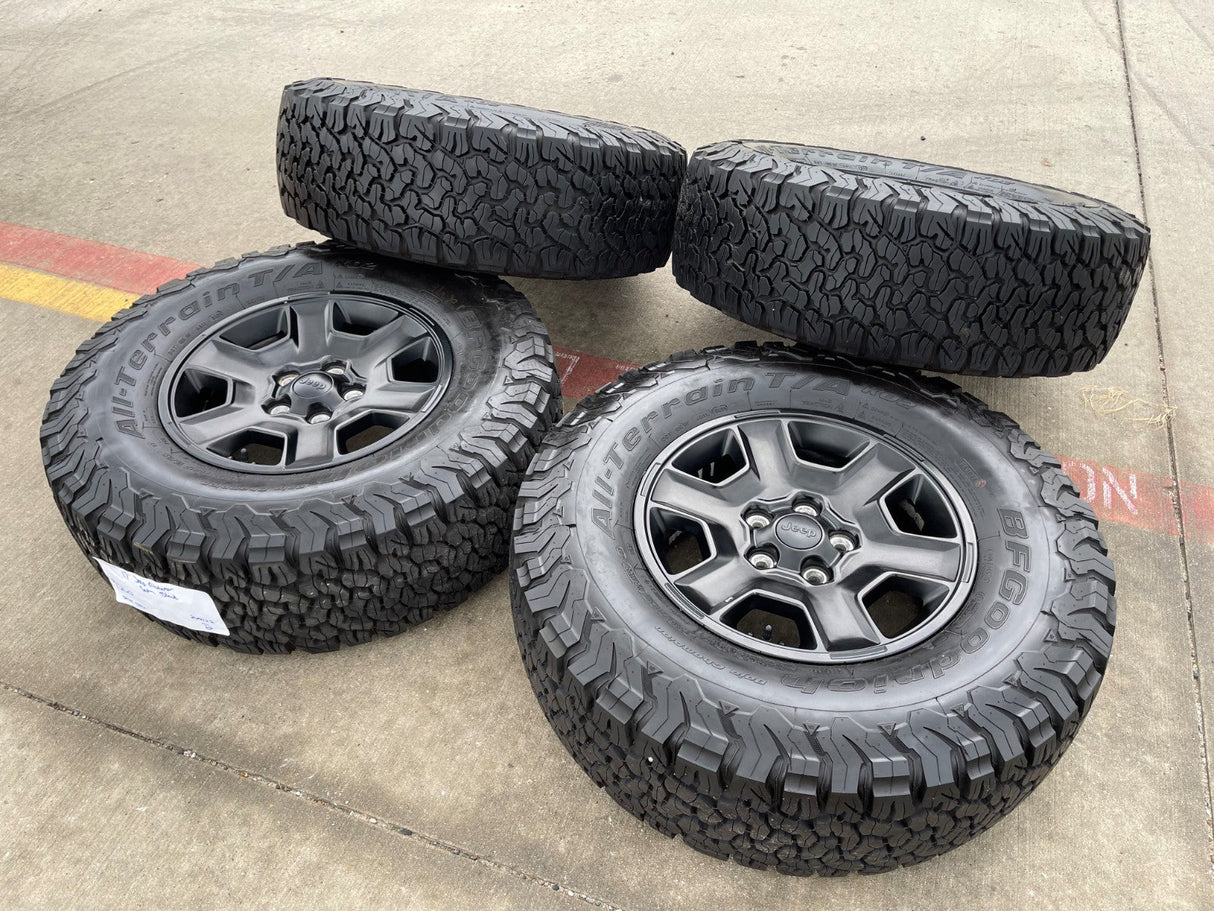 17" Jeep Wrangler Rubicon OEM 9260 wheels rims Gladiator tires BFG KO2 A/T 33" Texas Truck Tire