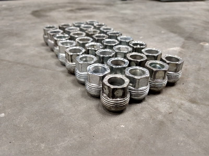 (32) 14x1.5 OEM GM lug nuts open end threaded 2500 3500 Chevy Silverado GMC Texas Truck Tire