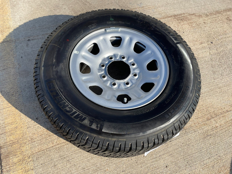 18" Chevy Silverado GMC Sierra 2500 3500 OEM 8096 wheel rim spare MICHELIN NEW Texas Truck Tire