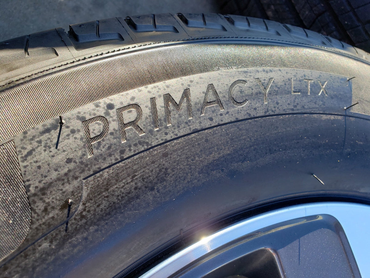 18" Jeep Grand Cherokee L OEM wheels rims 9308 Durango tires MICHELIN Texas Truck Tire