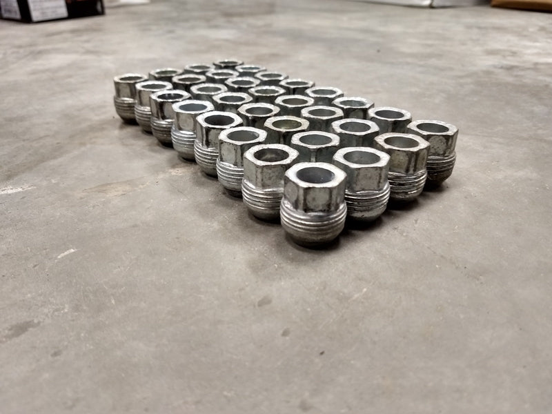 (32) 14x1.5 OEM GM lug nuts open end threaded 2500 3500 Chevy Silverado GMC Texas Truck Tire