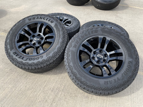 18" Chevy Silverado Suburban Tahoe OEM 5646 wheels rims Sierra GOODYEAR NEW Texas Truck Tire