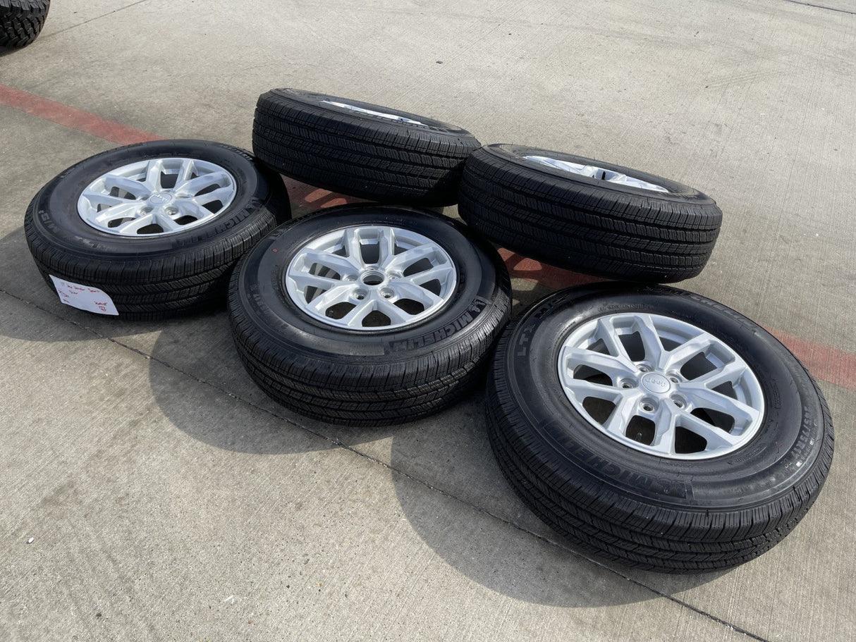 17" Jeep Wrangler Gladiator RUBICON OEM 9301 95329 wheels rims tires MICHELIN Texas Truck Tire