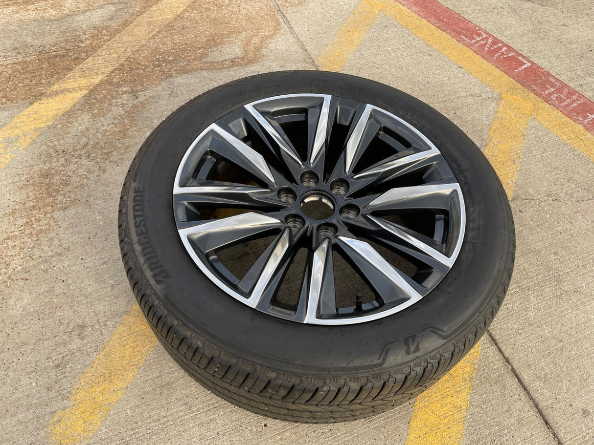 (1) 22" Cadillac Escalade OEM Platinum 4869 95028 wheel rim 2023 2024 2025 2026 Texas Truck Tire
