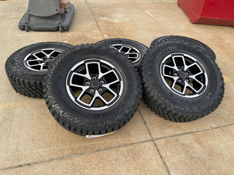 17" Jeep Wrangler Rubicon OEM 95730 9327 wheels rims Gladiator GOODYEAR 33" NEW Texas Truck Tire