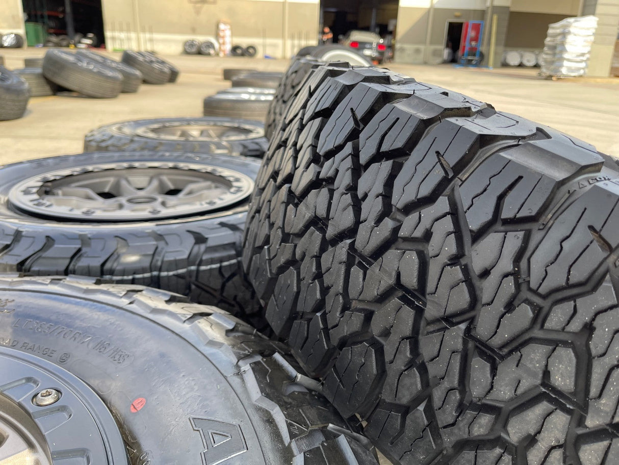 (5) 17" Jeep Wrangler 392 Gladiator OEM 9304 95240 BEADLOCK wheels rims NEW BFG Texas Truck Tire