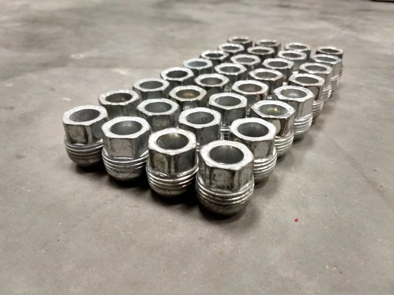 (32) 14x1.5 OEM GM lug nuts open end threaded 2500 3500 Chevy Silverado GMC Texas Truck Tire
