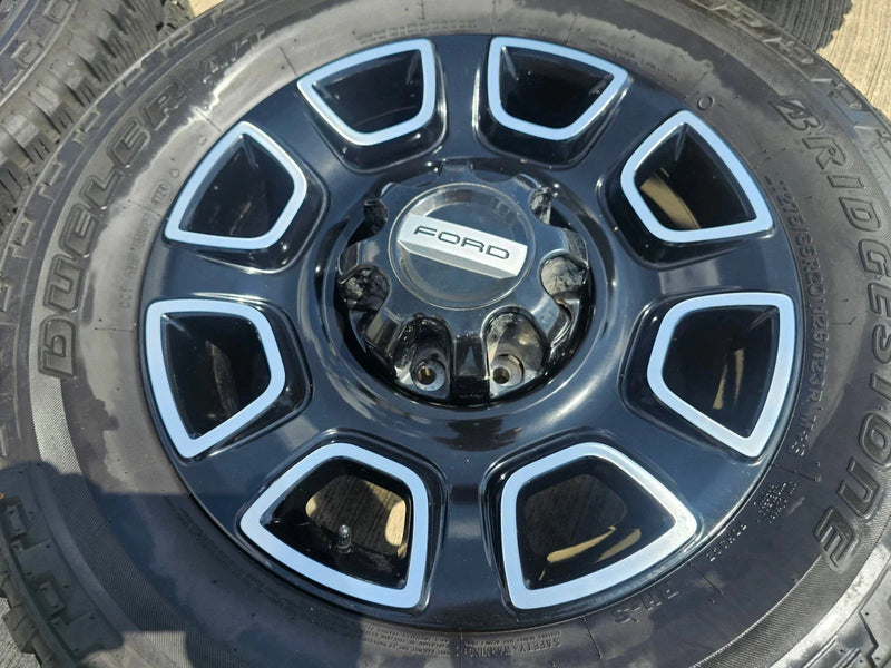 20" Ford F-250 F-350 OEM Lariat Platinum wheels rims 10486 tires 2024 2025 Texas Truck Tire