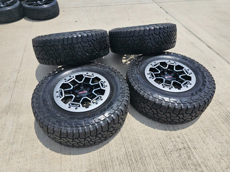 17" GMC Sierra Chevy Silverado OEM Beadlock wheels rims Canyon NEW Texas Truck Tire