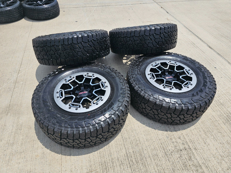 17" GMC Sierra Chevy Silverado OEM Beadlock wheels rims Canyon NEW Texas Truck Tire