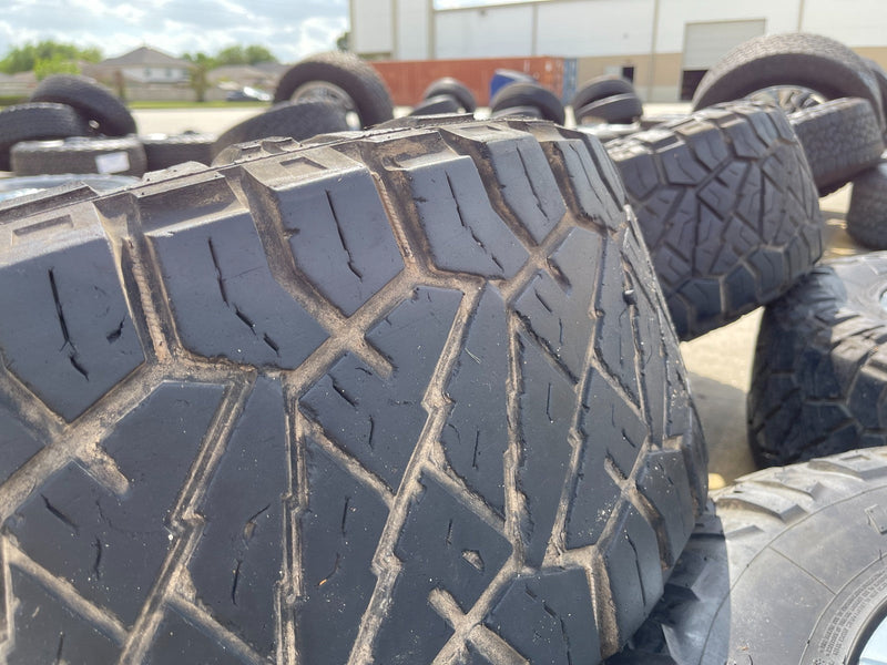 20" Chevy Silverado GMC Sierra AT4 2500 3500 OEM 5960 5947 wheels rims NITRO 35" Texas Truck Tire