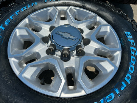 18" Chevy Silverado Trail Boss 2500 3500 OEM 5959 wheels rims NEW BFG KO3 A/T Texas Truck Tire