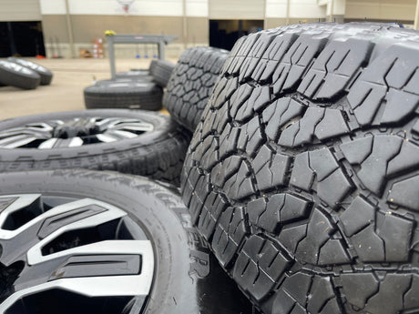 20" GMC Sierra DENALI ULTIMATE 2500 3500 OEM wheels rims 5958 14138 tires Texas Truck Tire