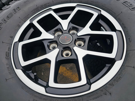 17" Jeep Wrangler Rubicon OEM 95730 9327 wheels rims Gladiator BFG KO2 A/T 35" Texas Truck Tire