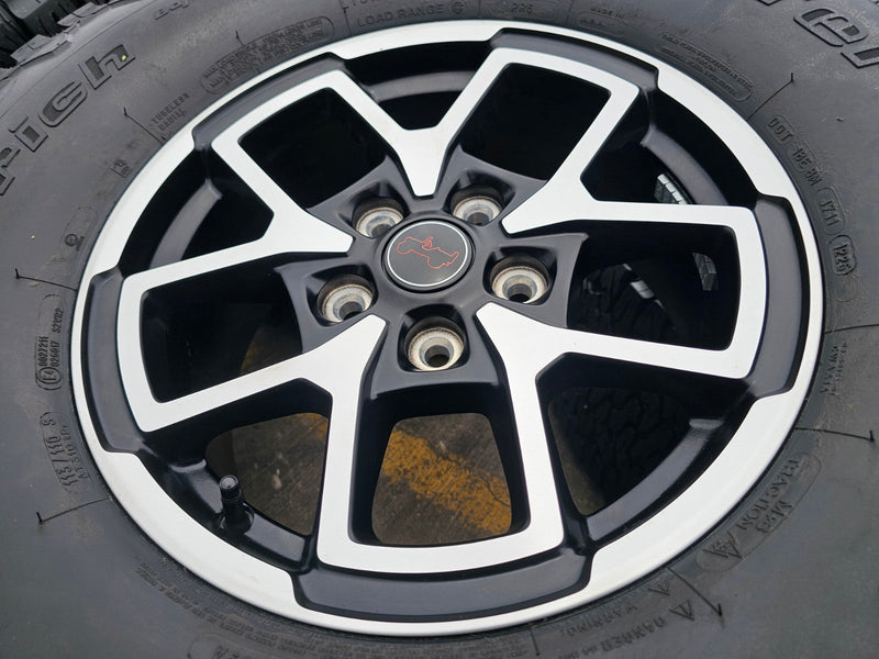 17" Jeep Wrangler Rubicon OEM 95730 9327 wheels rims Gladiator BFG KO2 A/T 35" Texas Truck Tire