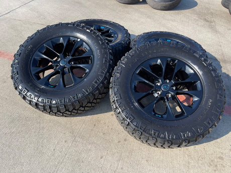 20" Jeep Wrangler HIGH ALTITUDE 9262 96902 OEM wheels rims Gladiator MICKEY 35" Texas Truck Tire