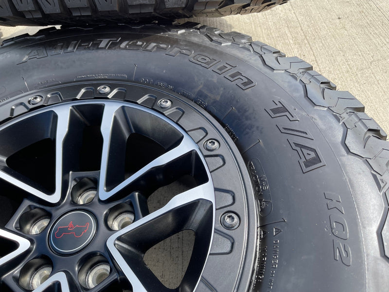 17" Jeep Wrangler 392 Gladiator Rubicon OEM 9329 BEADLOCK wheels rims NEW 35" Texas Truck Tire