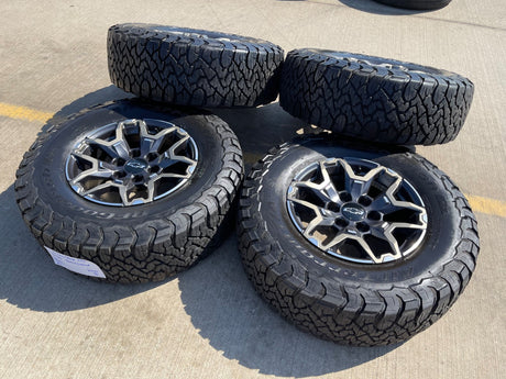 17" Chevy Silverado ZR2 OEM 95751 Beadlock wheels rims Colorado Sierra NEW BFG Texas Truck Tire