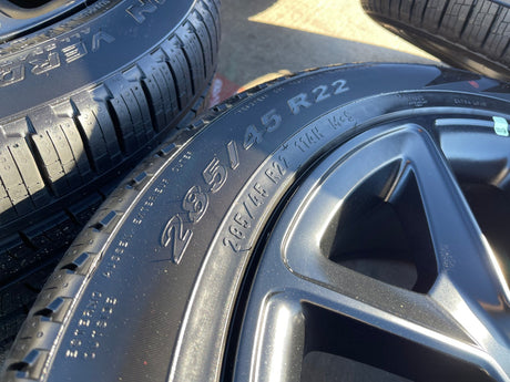22" Dodge Ram 1500 OEM LIMITED Laramie wheels rims black 2725 2684 PIRELLI NEW Texas Truck Tire