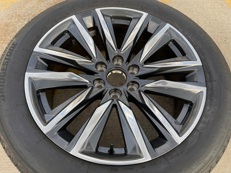 (1) 22" Cadillac Escalade OEM Platinum 4869 95028 wheel rim 2023 2024 2025 2026 Texas Truck Tire
