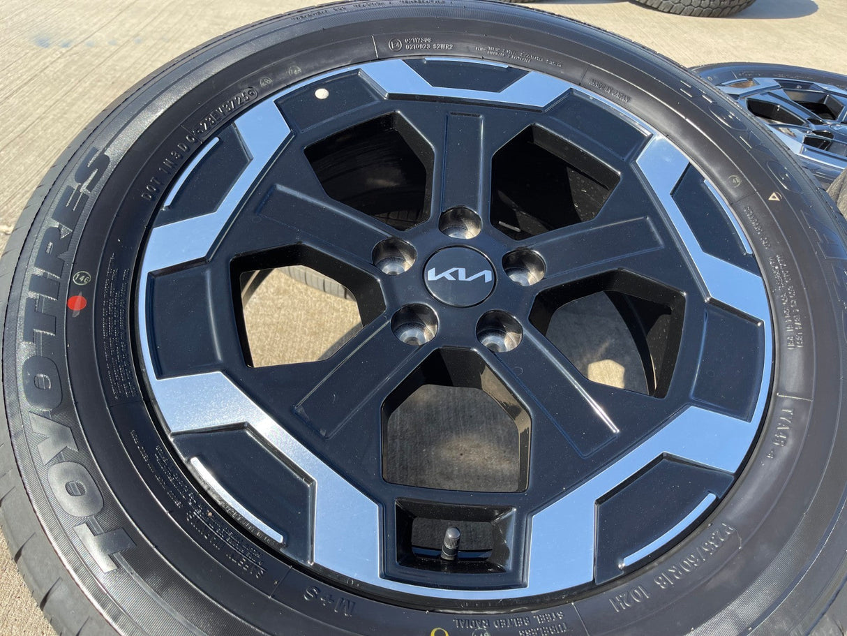 18" Hyundai Santa Fe Cruz OEM wheels rims 52910 Black 2024 2025 2026 TOYO NEW Texas Truck Tire