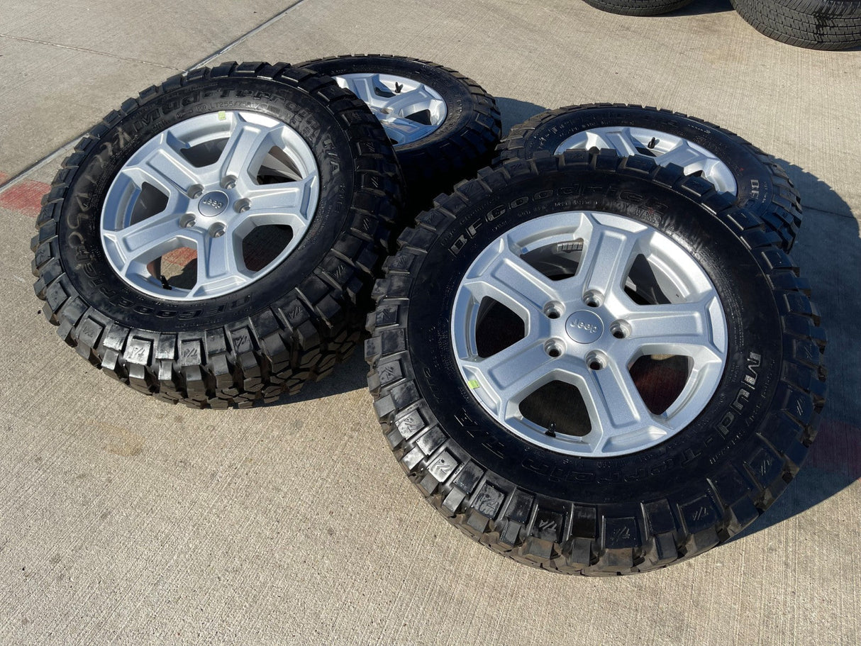 17" Jeep Wrangler Rubicon OEM wheels rims 9216 Gladiator BFG KM2 M/T Texas Truck Tire