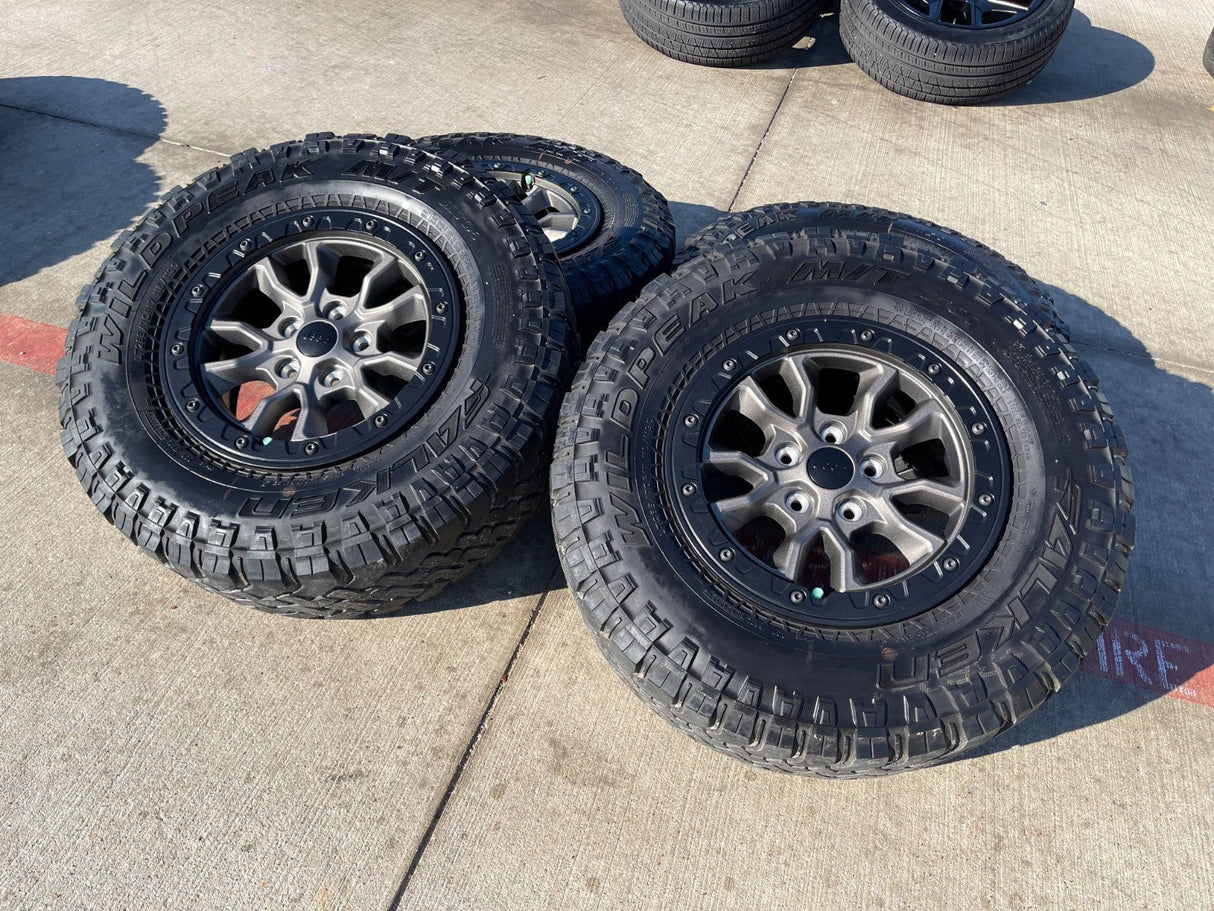 17" Jeep Wrangler 392 Gladiator Rubicon OEM 9304 95240 BEADLOCK wheels rims Texas Truck Tire