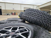 17" Jeep Wrangler Rubicon OEM 95730 9327 wheels rims Gladiator BFG KO2 A/T 35" Texas Truck Tire