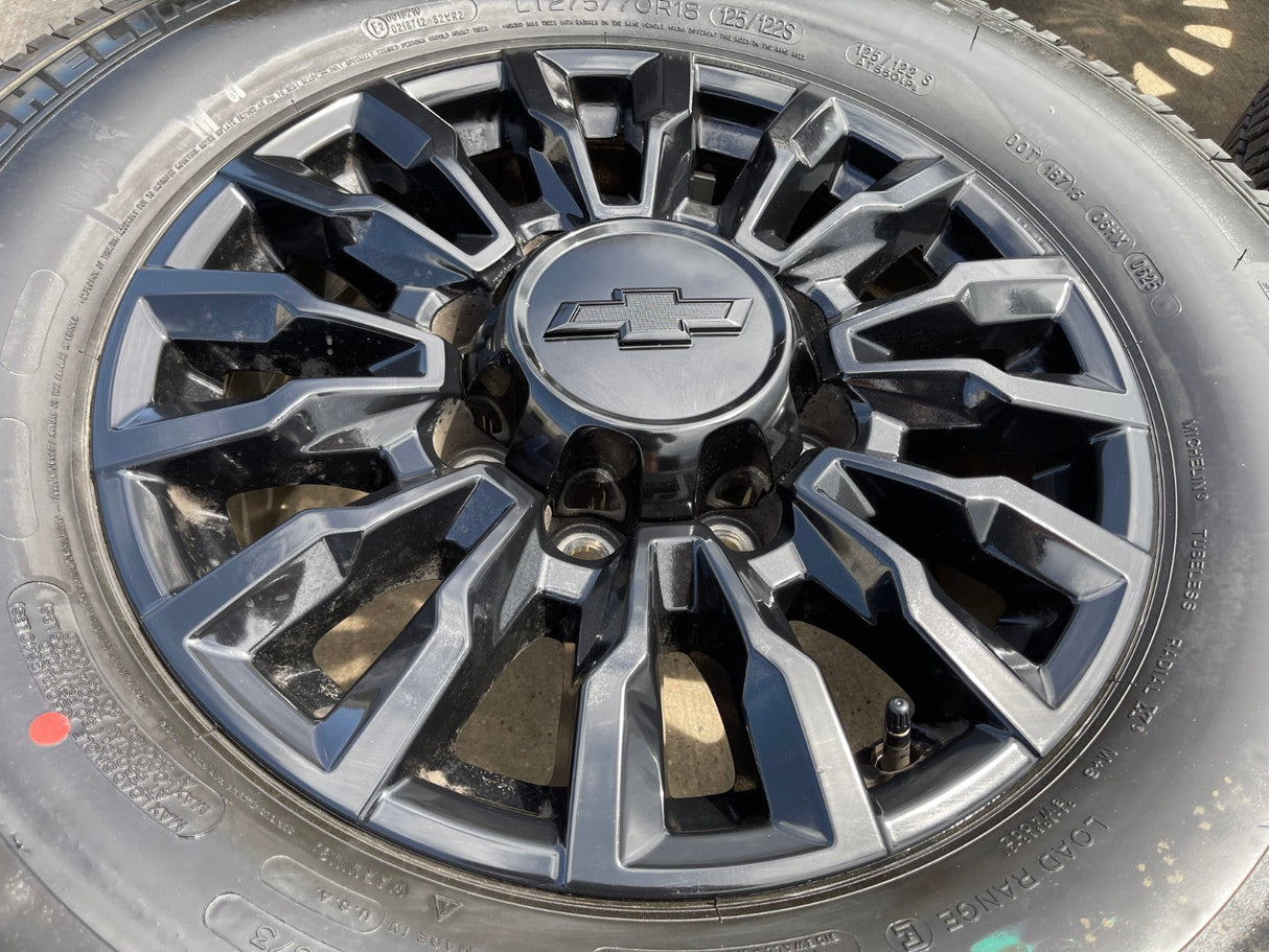 18" Chevy Silverado ALASKAN AT4X 2500 OEM 14031 wheels rims 2024 2025 2026 NEW Texas Truck Tire