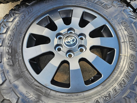 18" Toyota Land Cruiser OEM TRD wheels rims 95952 Tundra Sequoia TOYO R/T Texas Truck Tire