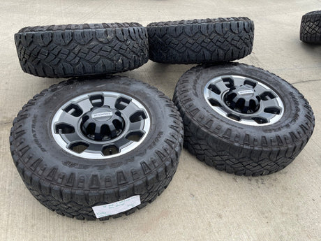 18" Ford F-250 F-350 OEM TREMOR rims wheels 10482 tires DURATRAC R/T 35" Texas Truck Tire