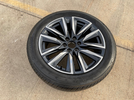 (1) 22" Cadillac Escalade OEM Platinum 4869 95028 wheel rim 2023 2024 2025 2026 Texas Truck Tire