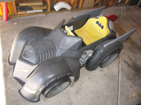 6V Battery-Powered Kids Ride-On Car Bat-Man Style with Cool Black Fins
