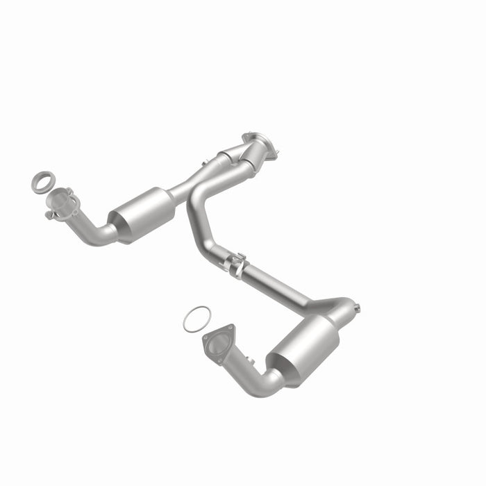 MagnaFlow Conv Direct Fit OEM 2005 GMC Sierra/Chevrolet Silverado 1500/Cadillac Escalade Underbody