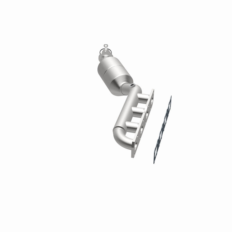 MagnaFlow Direct-Fit SS Catalytic Converter 04-06 Nissan Titan 5.6L V8 (California)