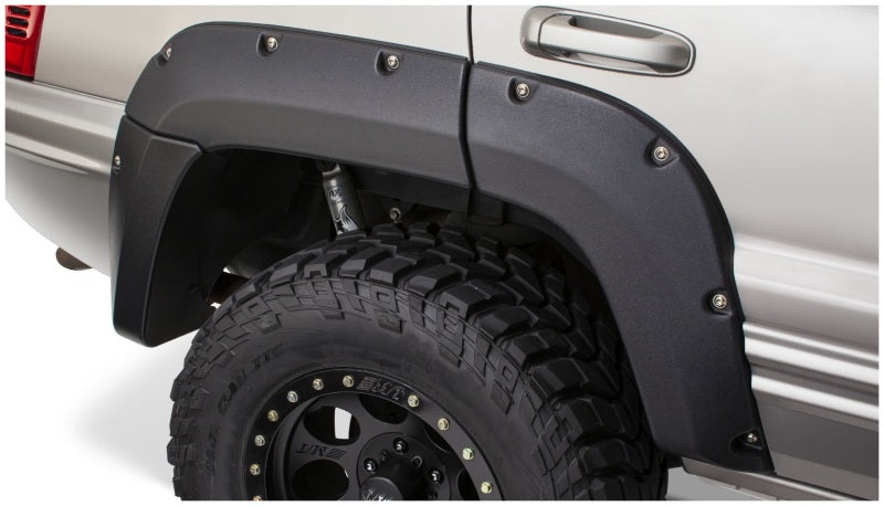 Bushwacker 99-04 Jeep Grand Cherokee Cutout Style Flares 4pc - Black