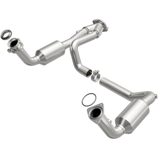 MagnaFlow Conv Direct Fit OEM 2005 GMC Sierra/Chevrolet Silverado 1500/Cadillac Escalade Underbody