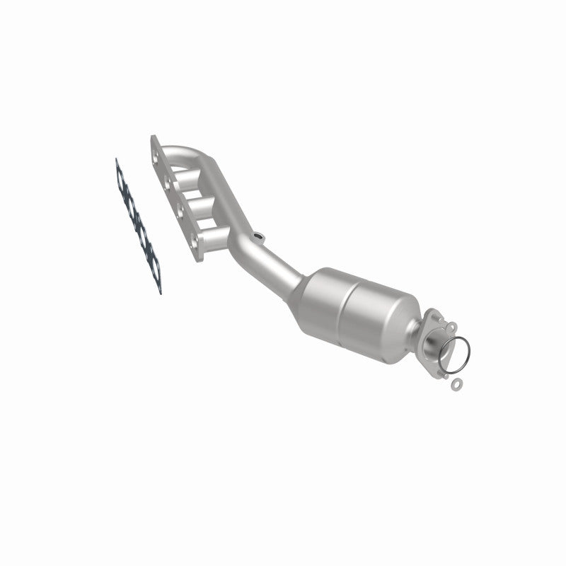 MagnaFlow Direct-Fit SS Catalytic Converter 04-06 Nissan Titan 5.6L V8 (California)