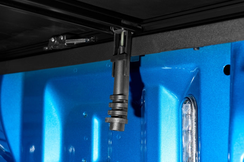 Lund 22-23 Nissan Frontier 6ft. Bed - Genesis Tri-Fold Tonneau Cover - Black