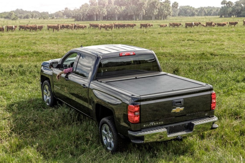 Roll-N-Lock 15-18 Chevy Silverado/Sierra 2500/3500 SB 77-3/8in M-Series Retractable Tonneau Cover