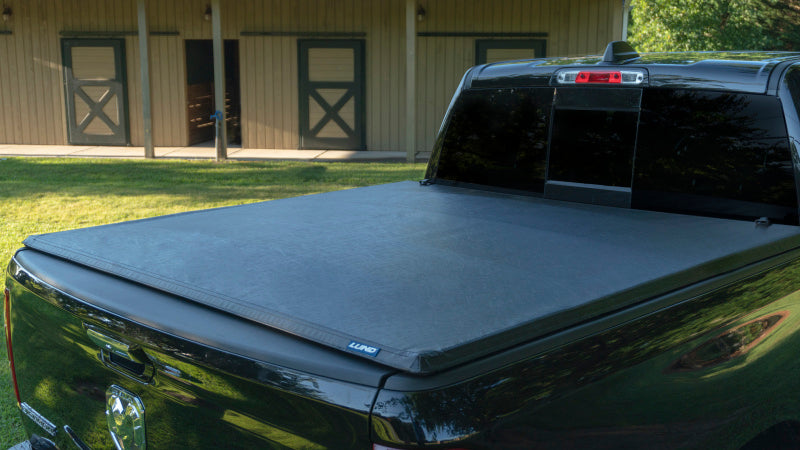 Lund 82-11 Ford Ranger (6ft. Bed) Genesis Tri-Fold Tonneau Cover - Black