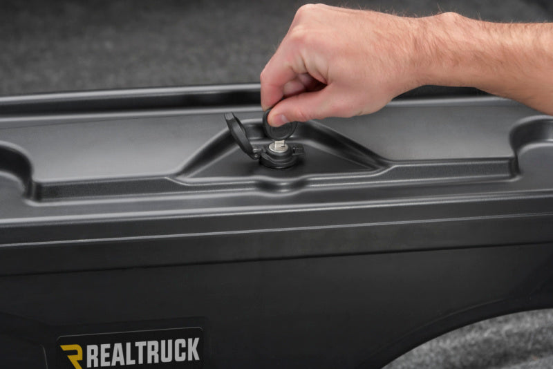 UnderCover 99-06 Chevy Silverado 1500-3500 HD (07 Classic) Drivers Side Swing Case - Black Smooth