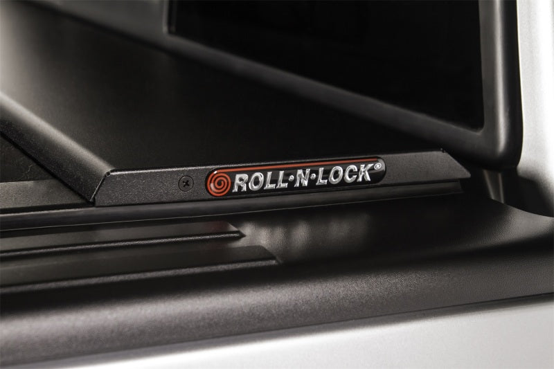 Roll-N-Lock 04-07 Chevy Silverado/Sierra Denali 1500 Crew Cab XSB 68-2/16in M-Series Tonneau Cover